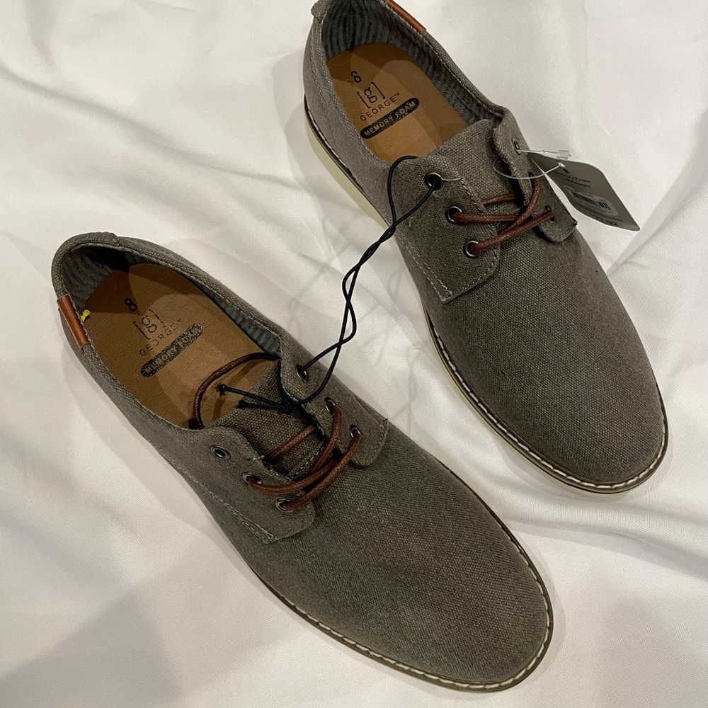Grey men’s memory foam light weight shoes size 8